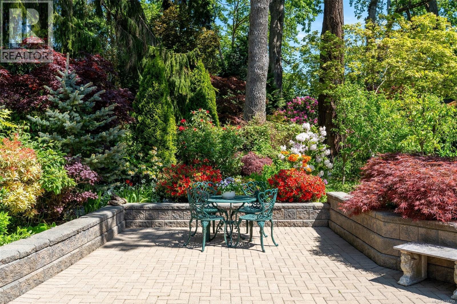  3913 Ascot Drive, Saanich