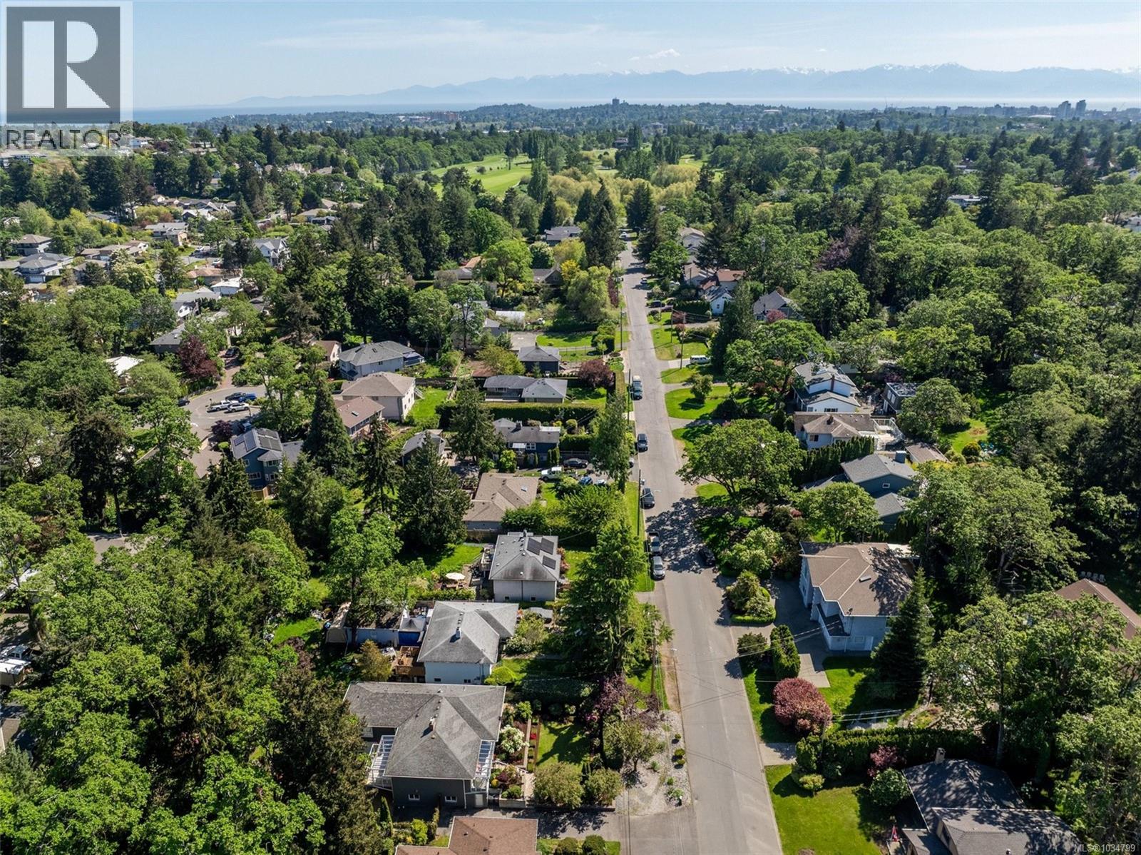 3913 Ascot Drive, Saanich