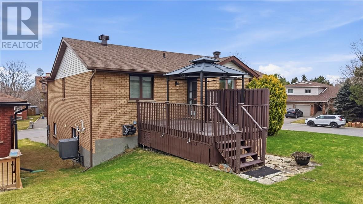 61 Crater Crescent - 46