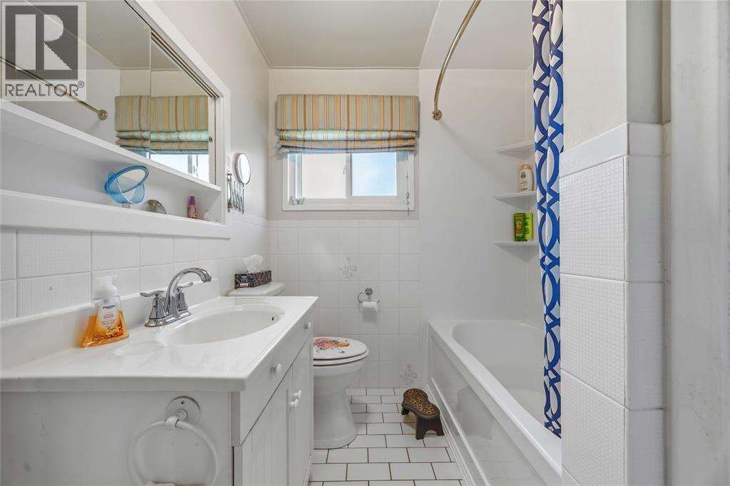 866 BURR STREET, Sarnia, Ontario, N7V2Y4 — Photo 11