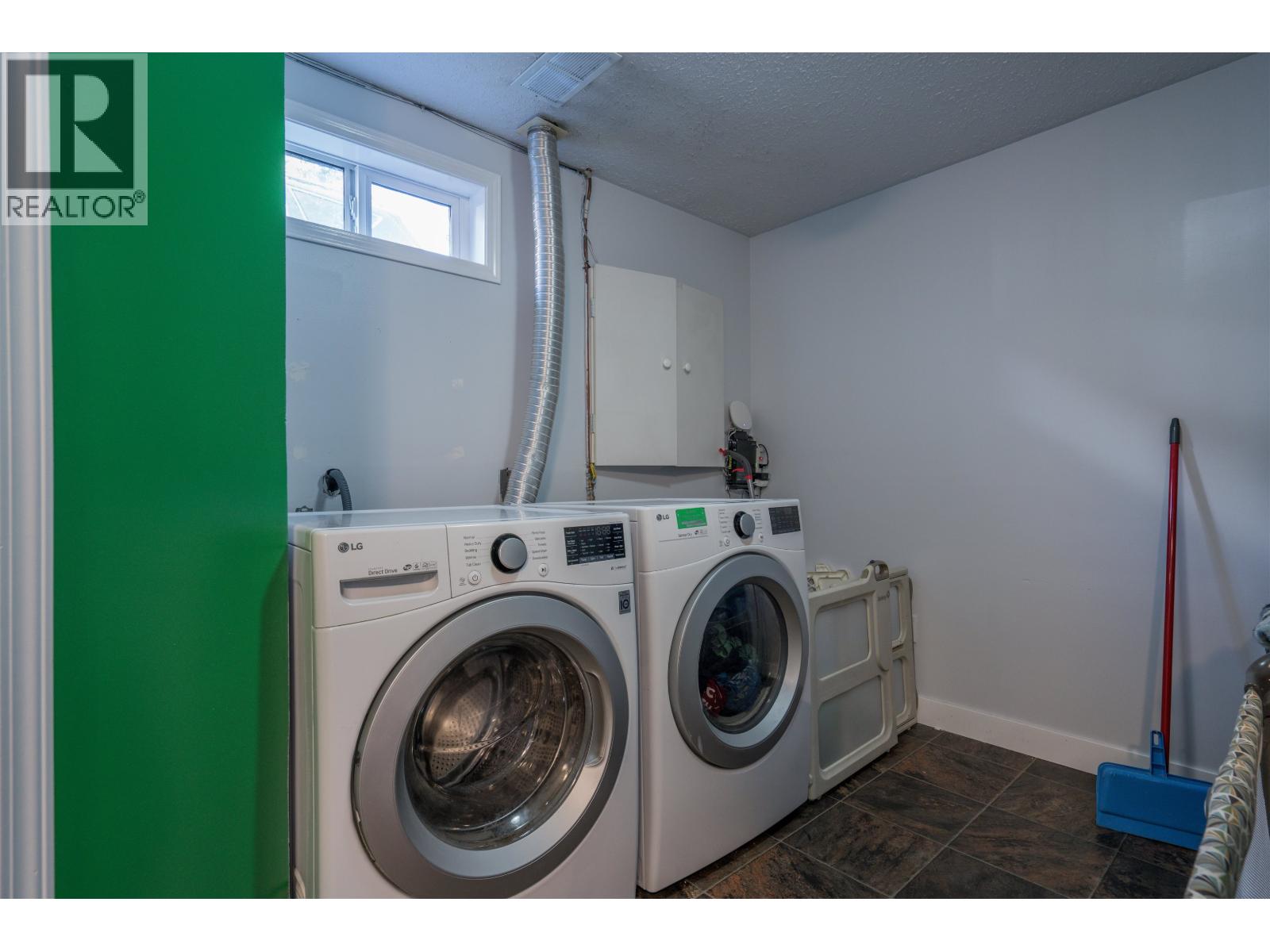 681 TAY CRESCENT - 31