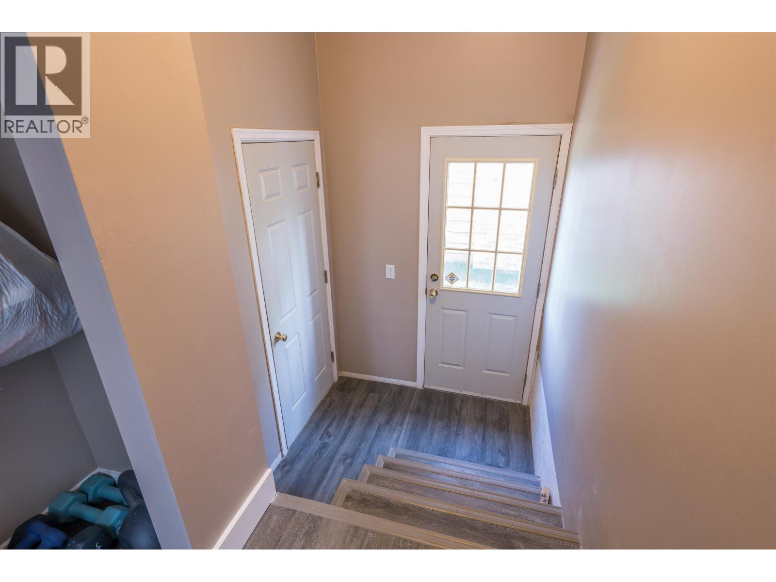 681 TAY CRESCENT - 19