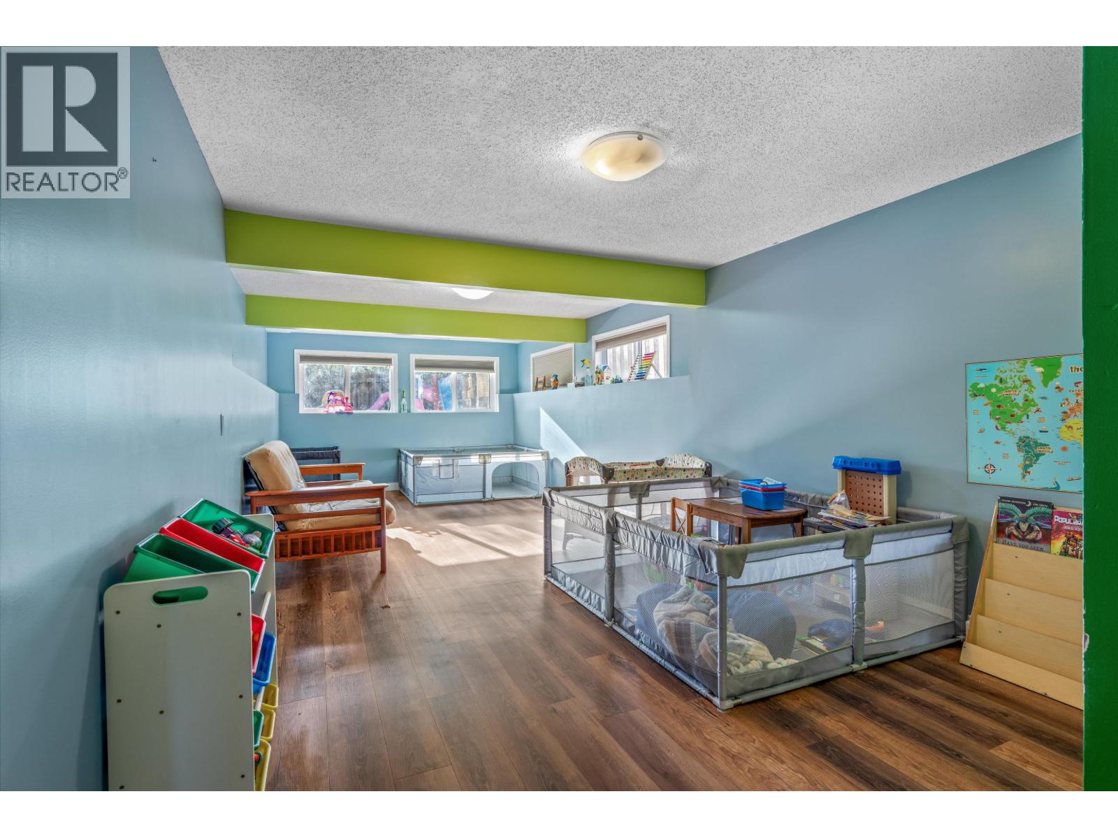 681 TAY CRESCENT - 22