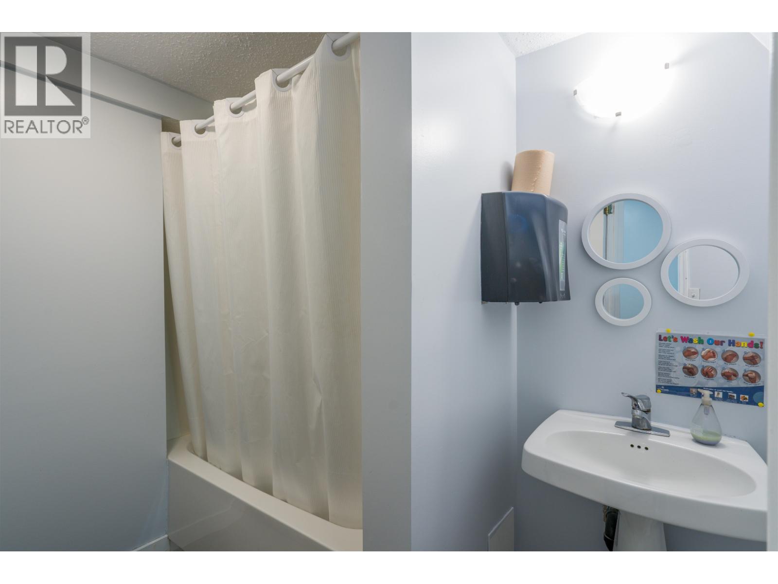 681 TAY CRESCENT - 26