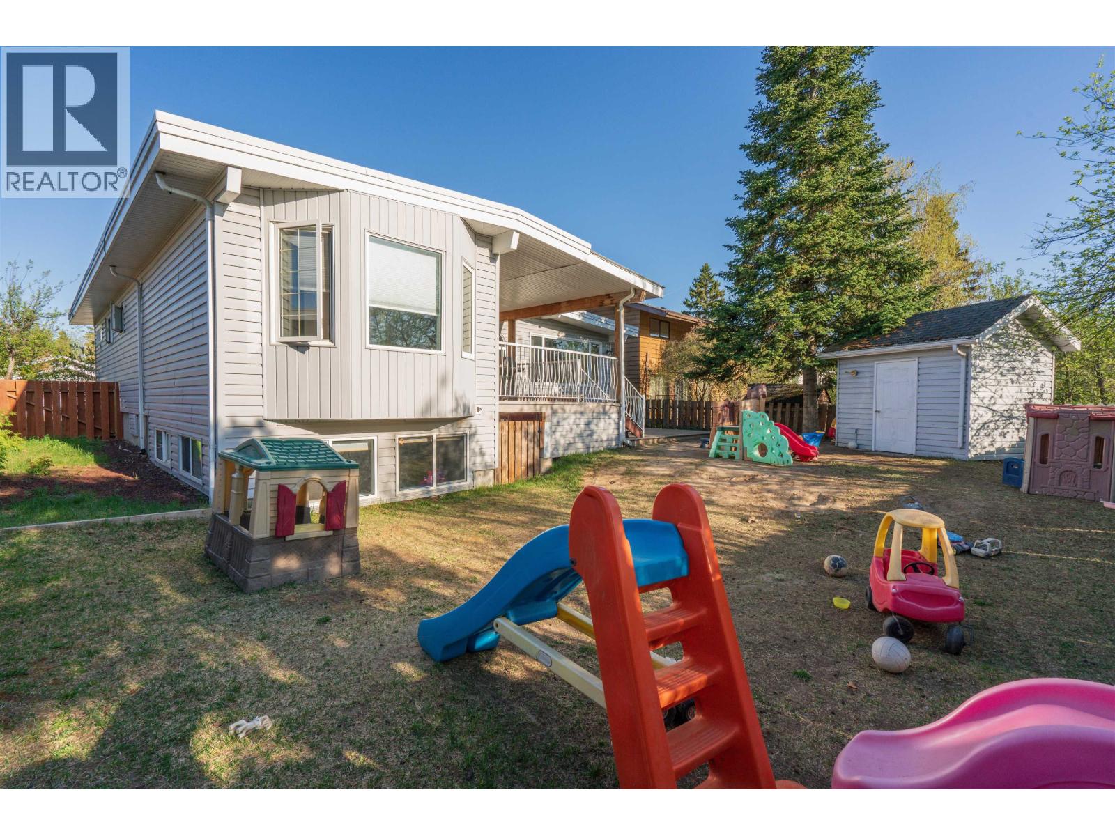 681 TAY CRESCENT - 30