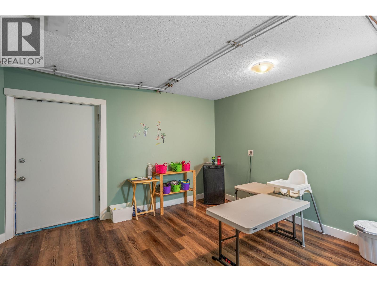 681 TAY CRESCENT - 27