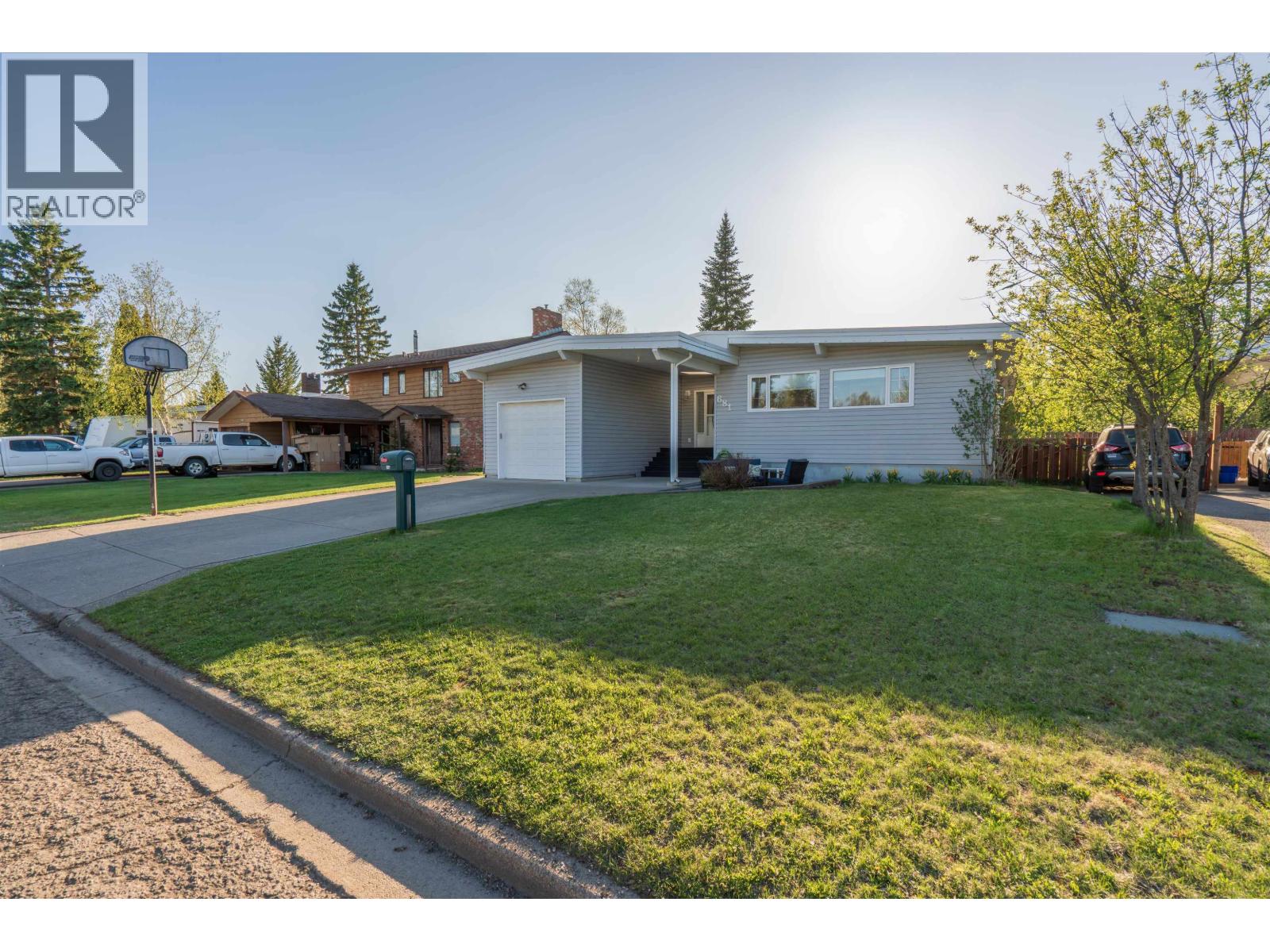 681 TAY CRESCENT - 4