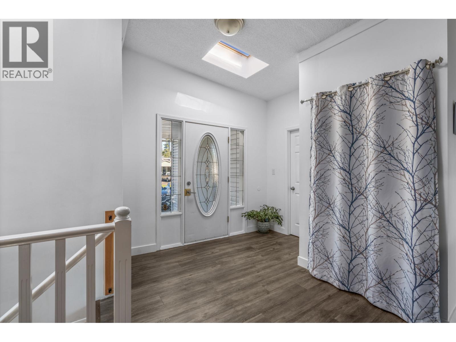 681 TAY CRESCENT - 8