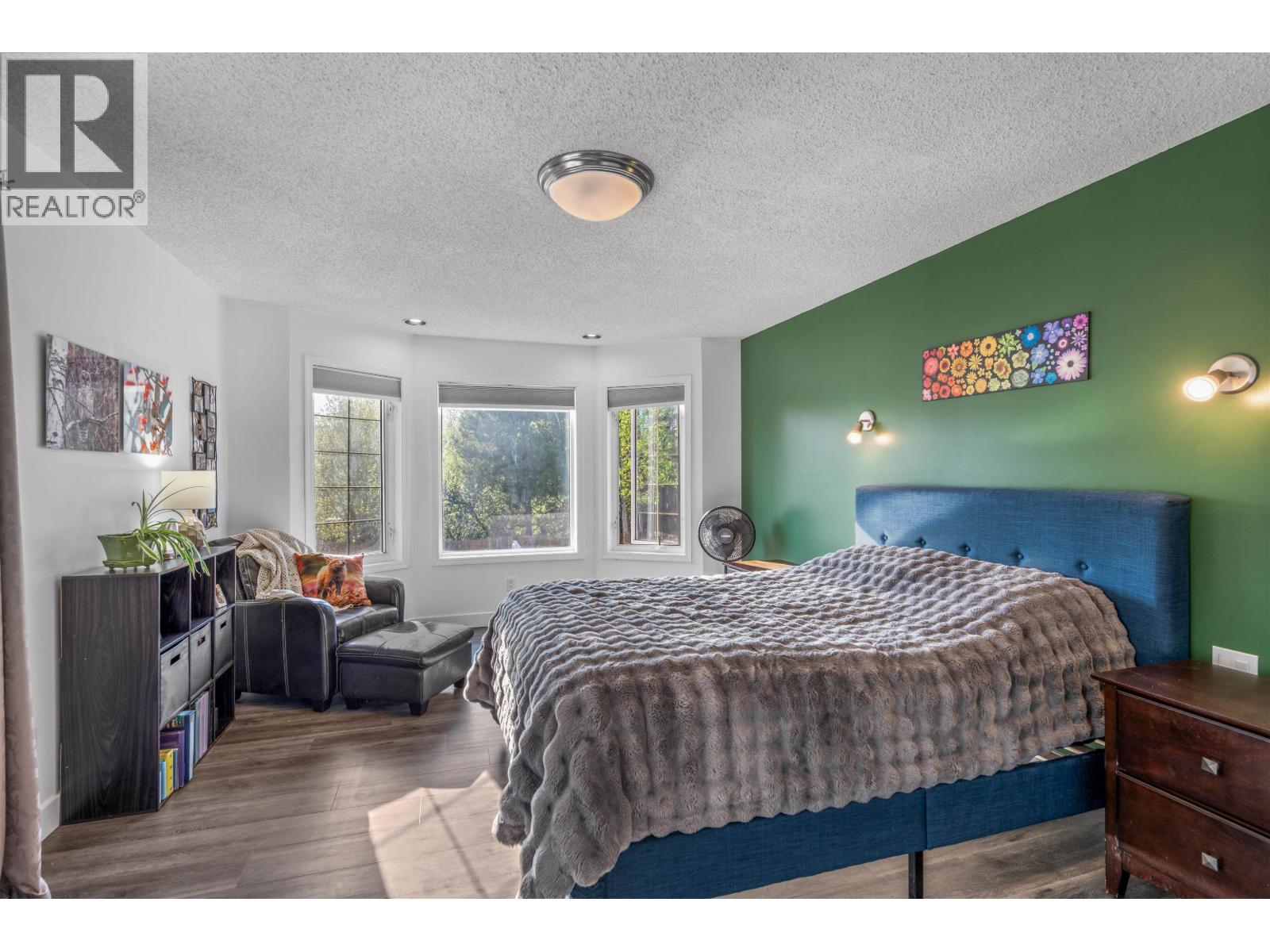 681 TAY CRESCENT - 14