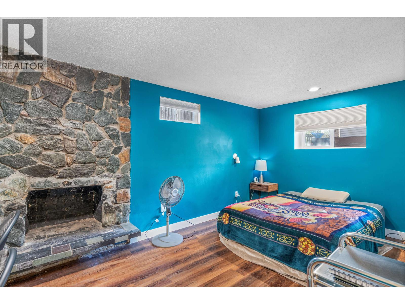 681 TAY CRESCENT - 24