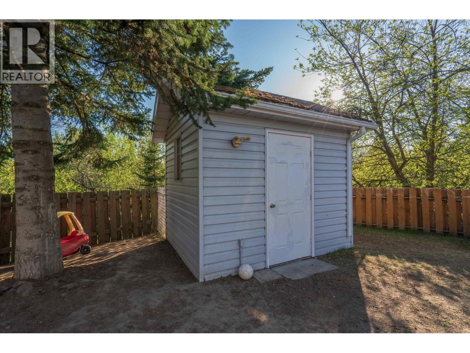 681 TAY CRESCENT - 28
