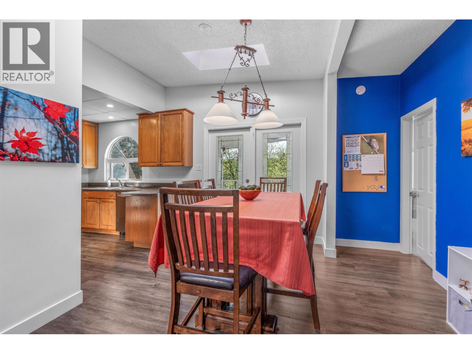 681 TAY CRESCENT - 11