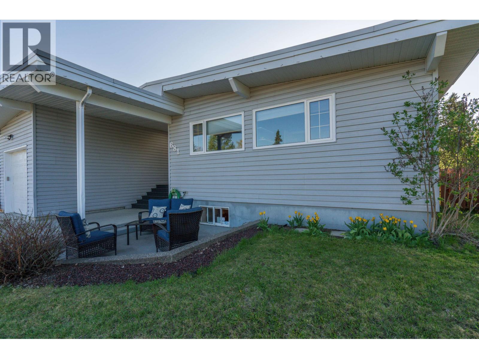 681 TAY CRESCENT - 5