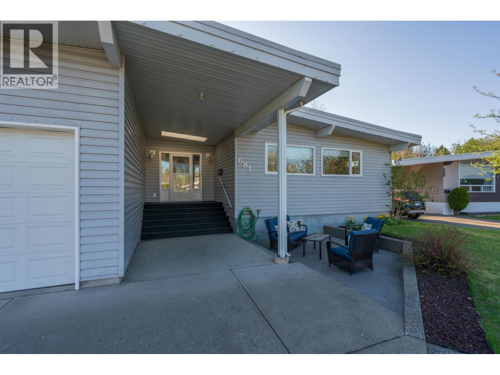681 TAY CRESCENT - 7