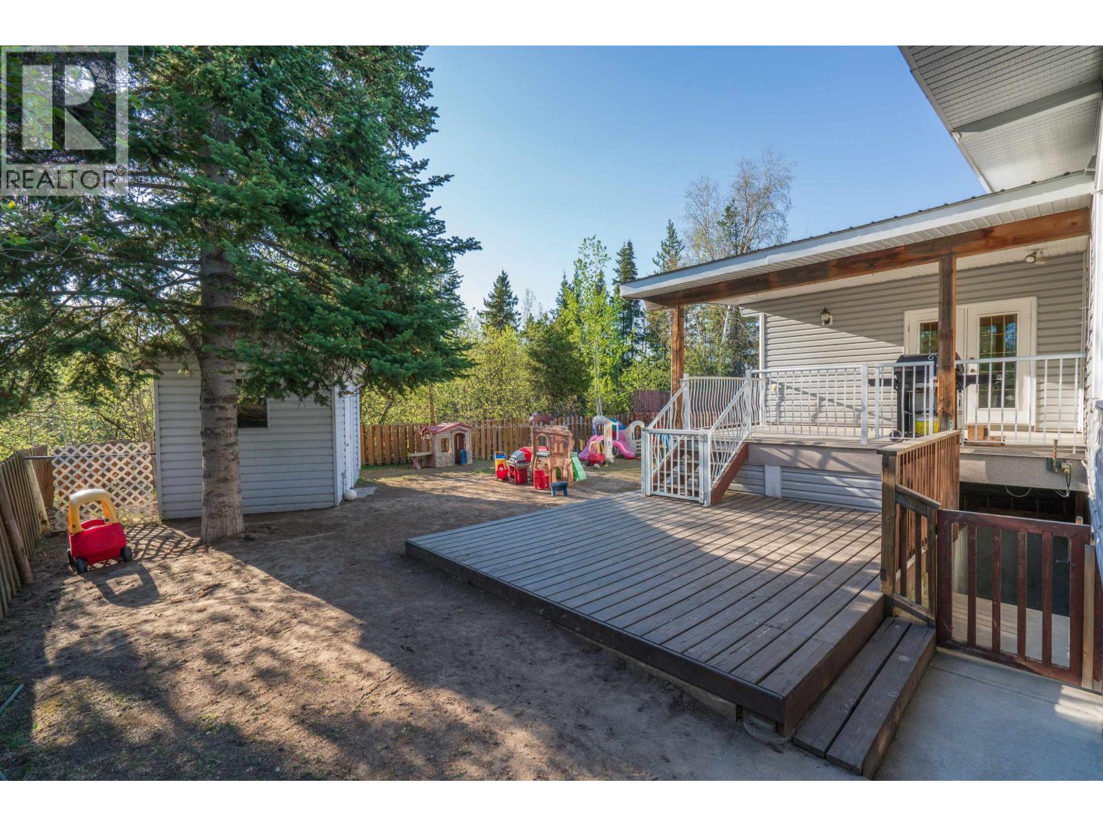 681 TAY CRESCENT - 38