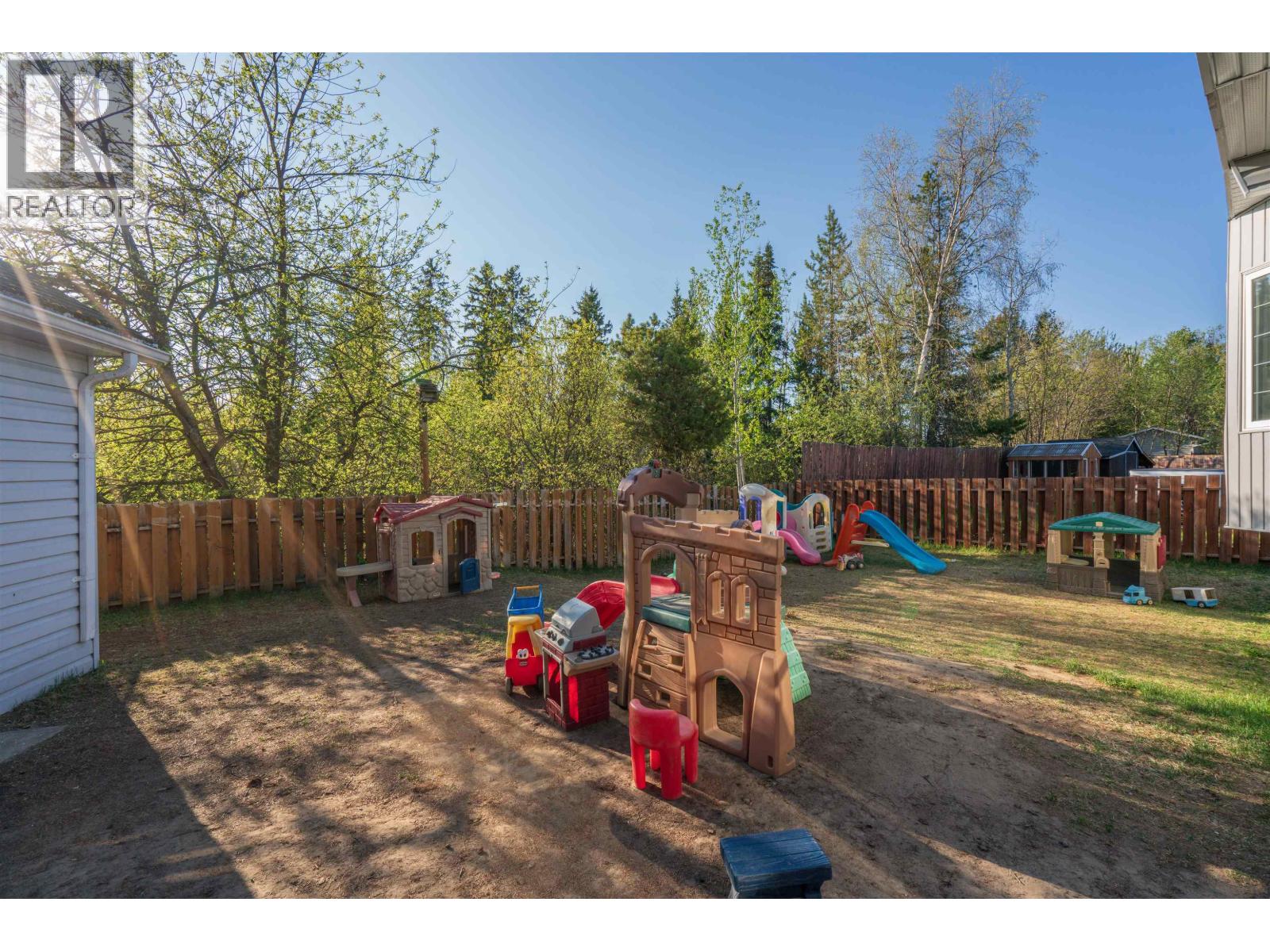 681 TAY CRESCENT - 33