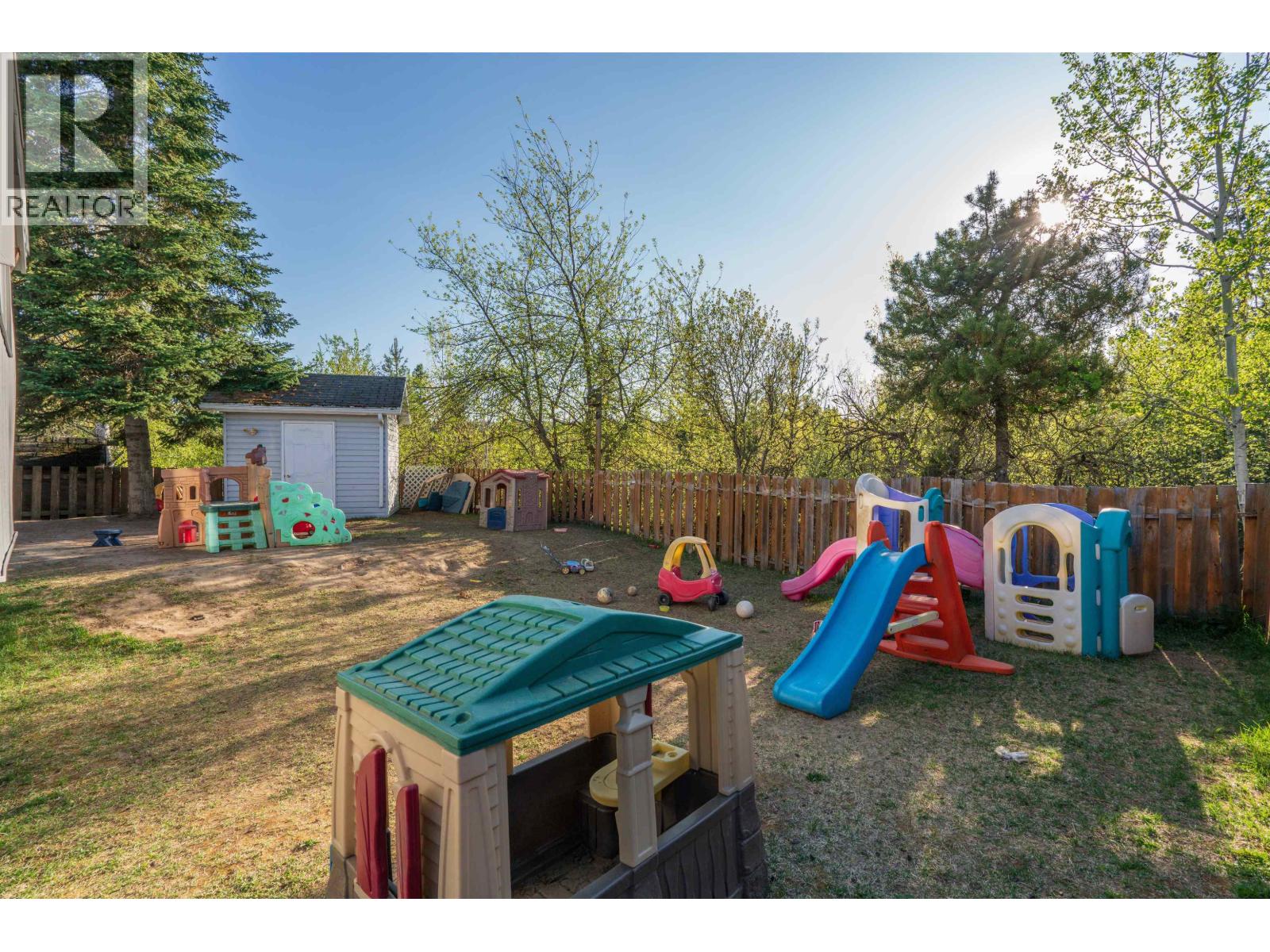681 TAY CRESCENT - 32