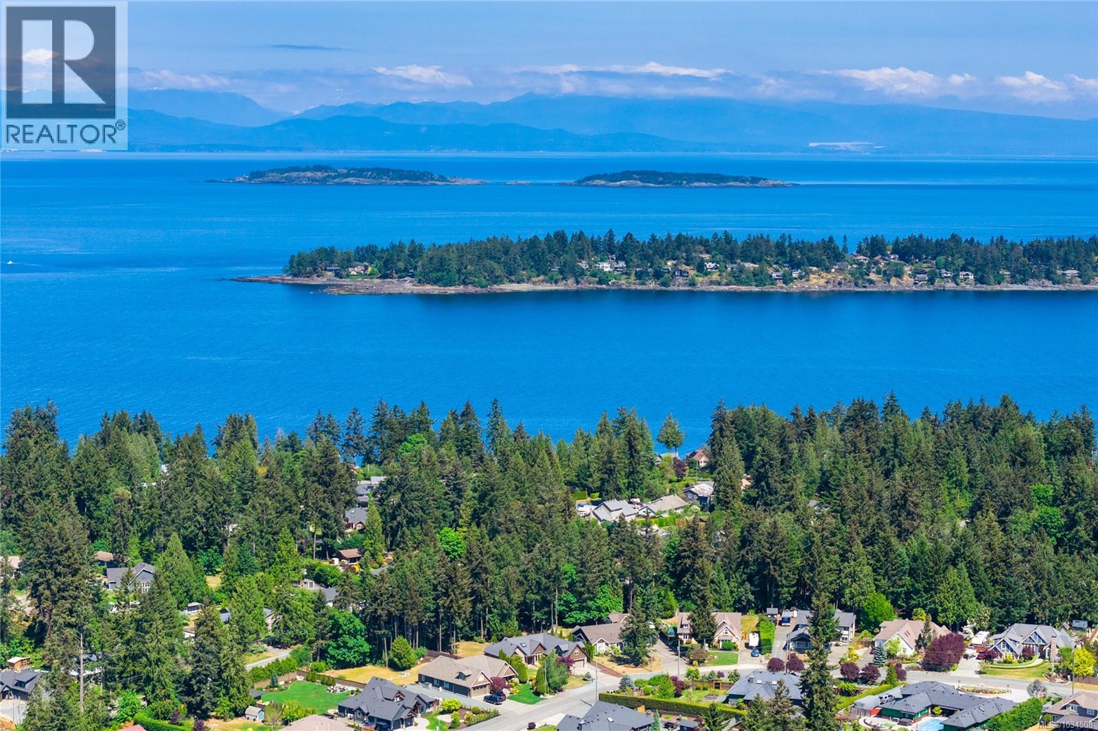 1635 Stone Lake Dr, Nanoose Bay