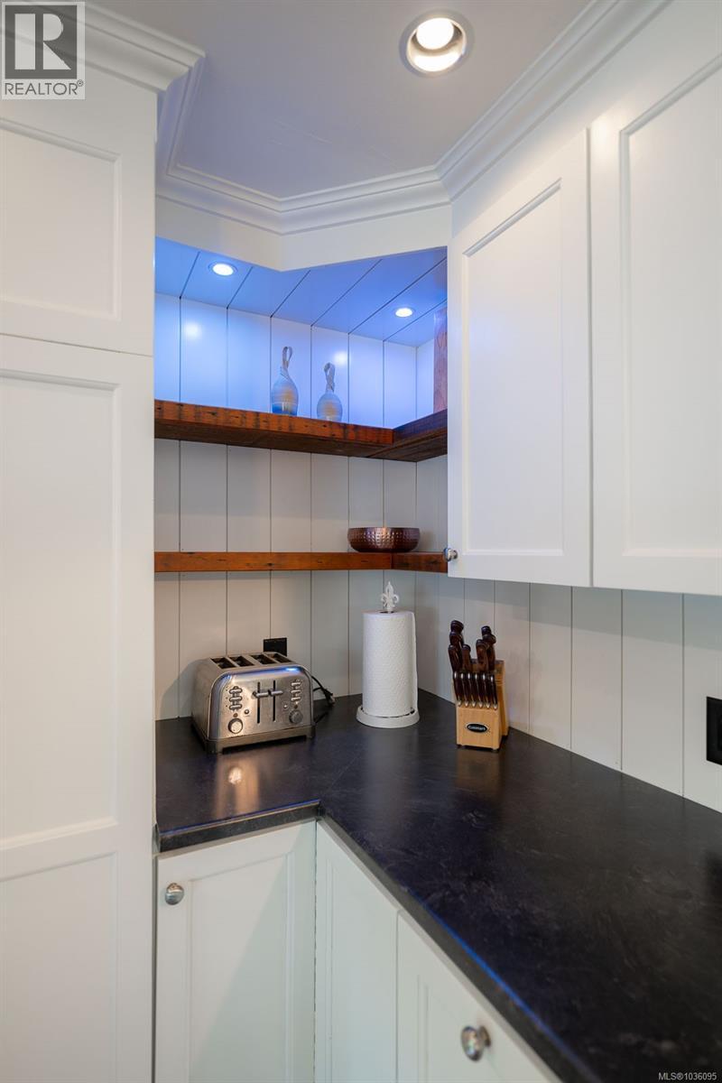 #25 10325 Lakeshore Rd - 5
