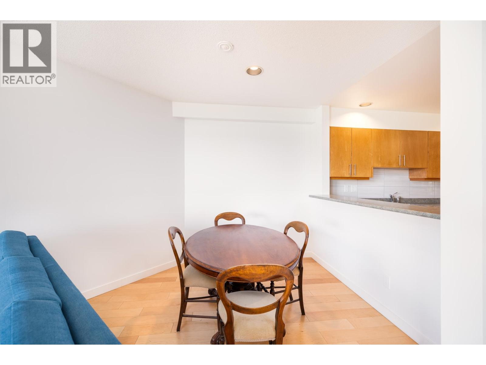 1206 33 CHESTERFIELD PLACE, North Vancouver