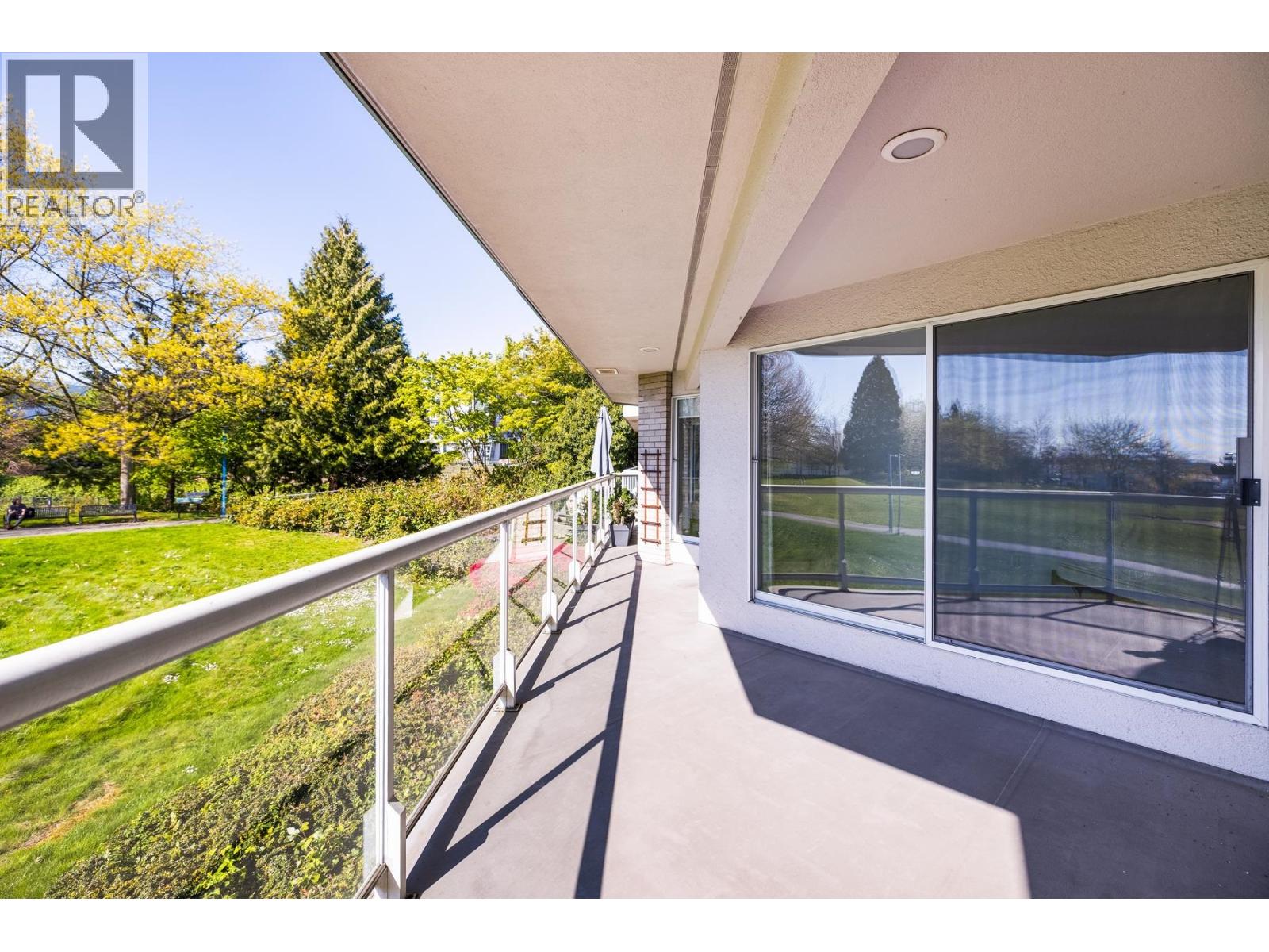 1206 33 CHESTERFIELD PLACE, North Vancouver