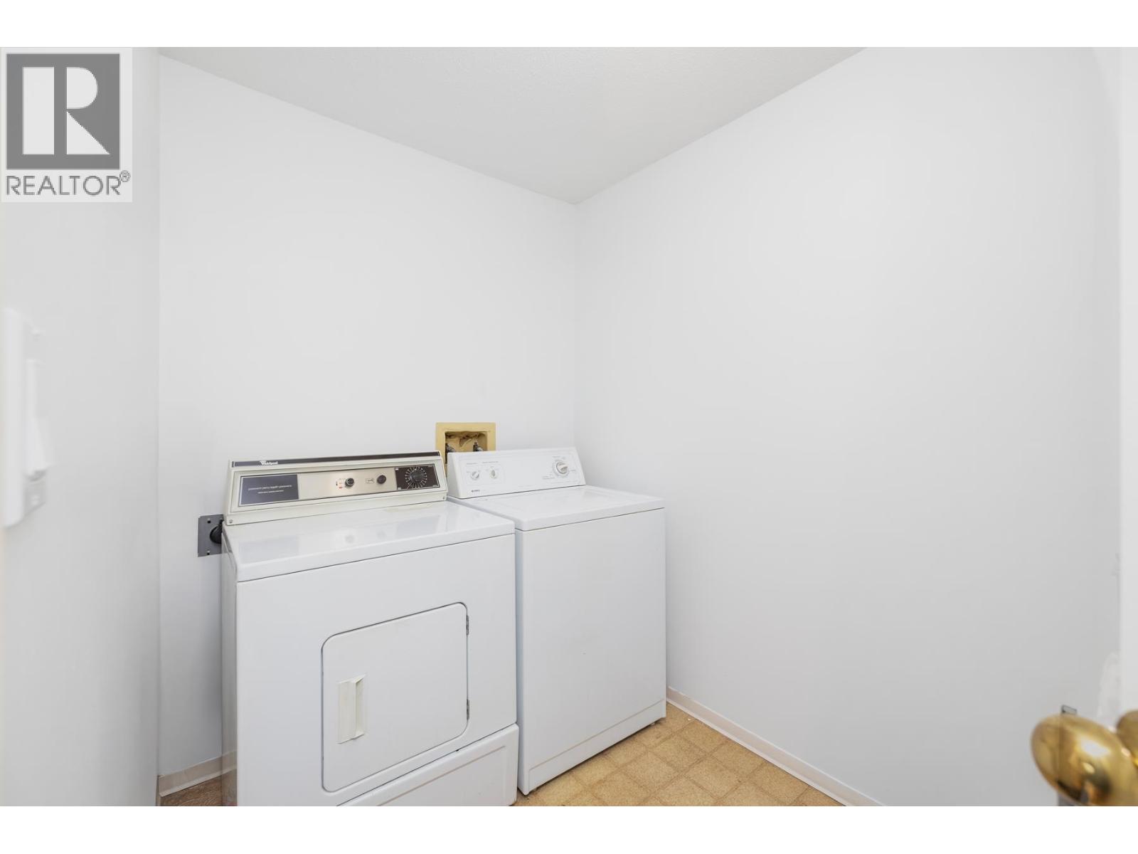 1206 33 CHESTERFIELD PLACE, North Vancouver