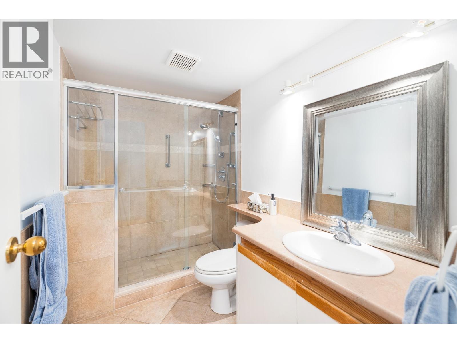 1206 33 CHESTERFIELD PLACE, North Vancouver