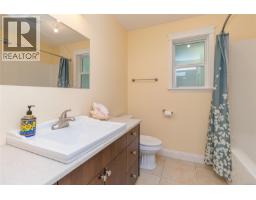 Laundry room - 1745 Pavenham Rd, Cowichan Bay, BC V0R1N1 Photo 17