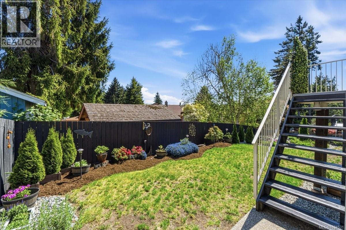 136 Golden Oaks Cres - 33