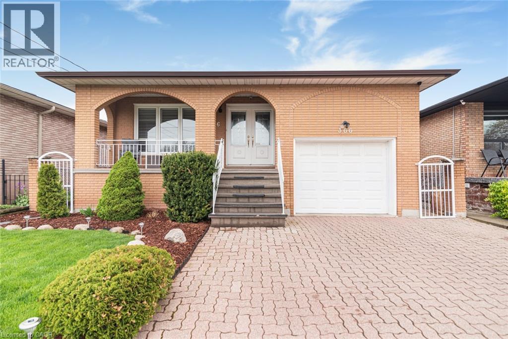 366 BERKINDALE Drive - 1