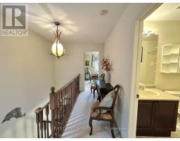 1104 Carding Mill Place, Mississauga, ON L5W1C4 Photo 14