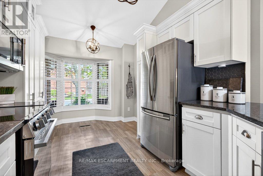 #20 2350 NEW STREET - 14