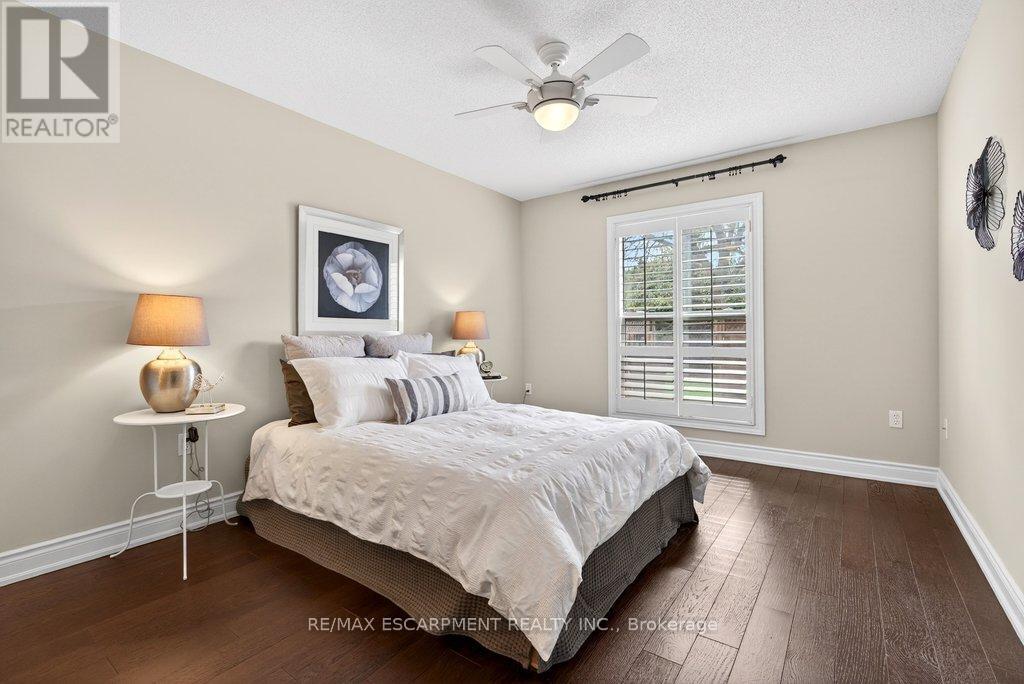 #20 2350 NEW STREET - 16
