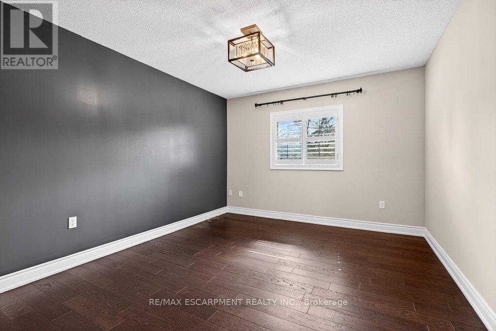 #20 2350 NEW STREET - 25