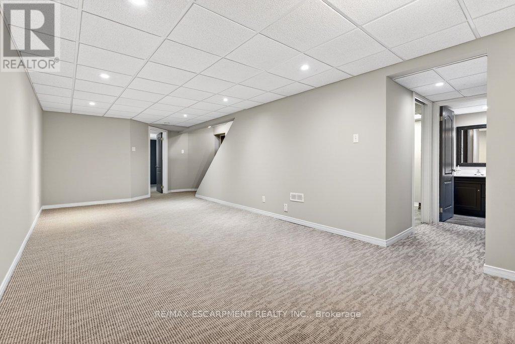 #20 2350 NEW STREET - 30