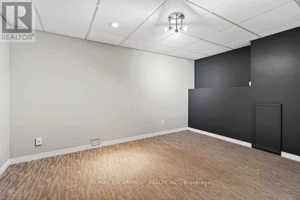 #20 2350 NEW STREET - 31