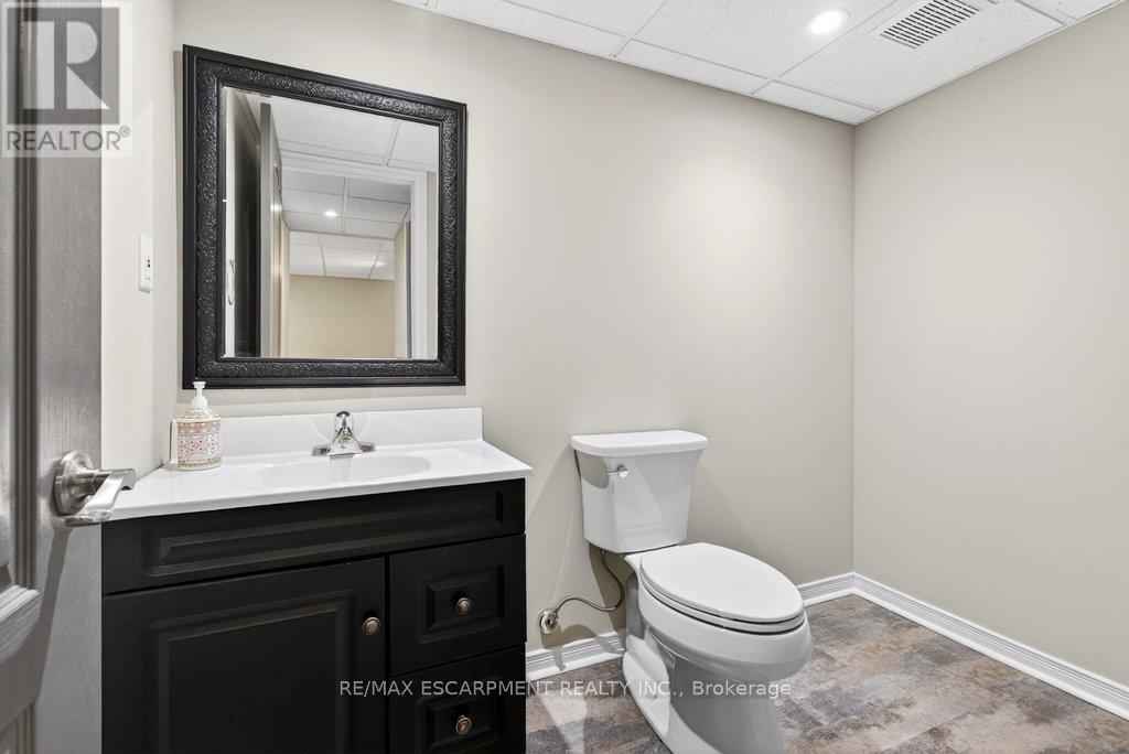 #20 2350 NEW STREET - 32