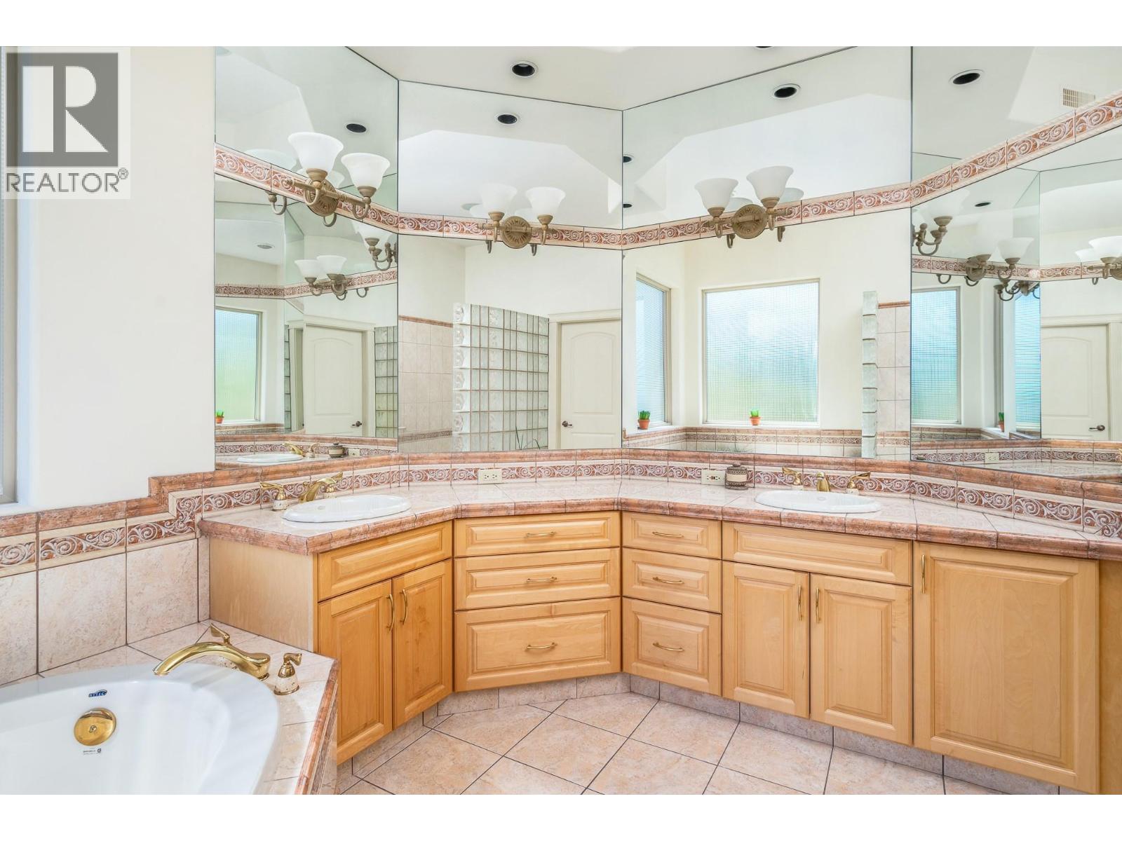 #6 315 Kalamalka Lakeview Drive - 34
