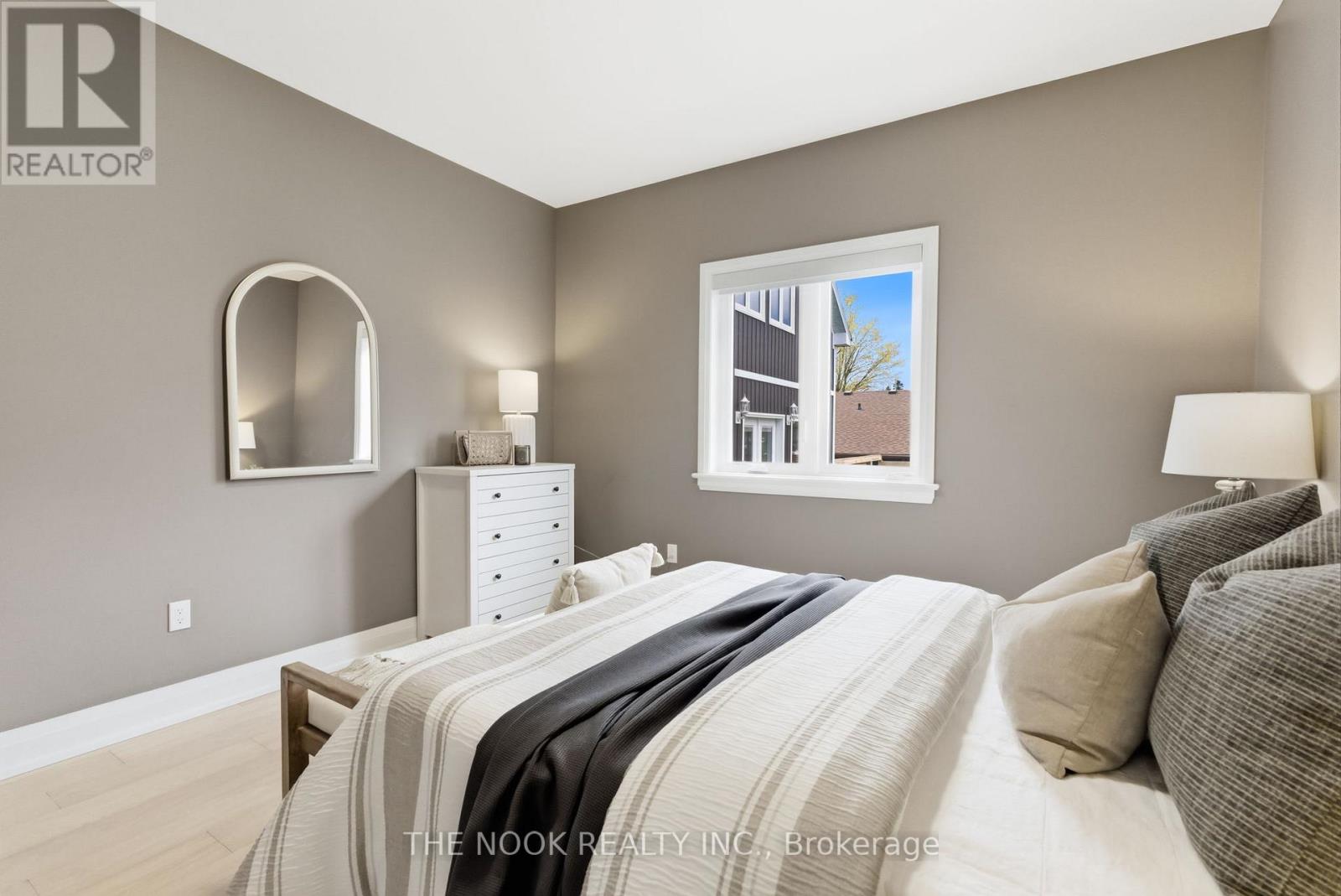 75B DUKE STREET - 32