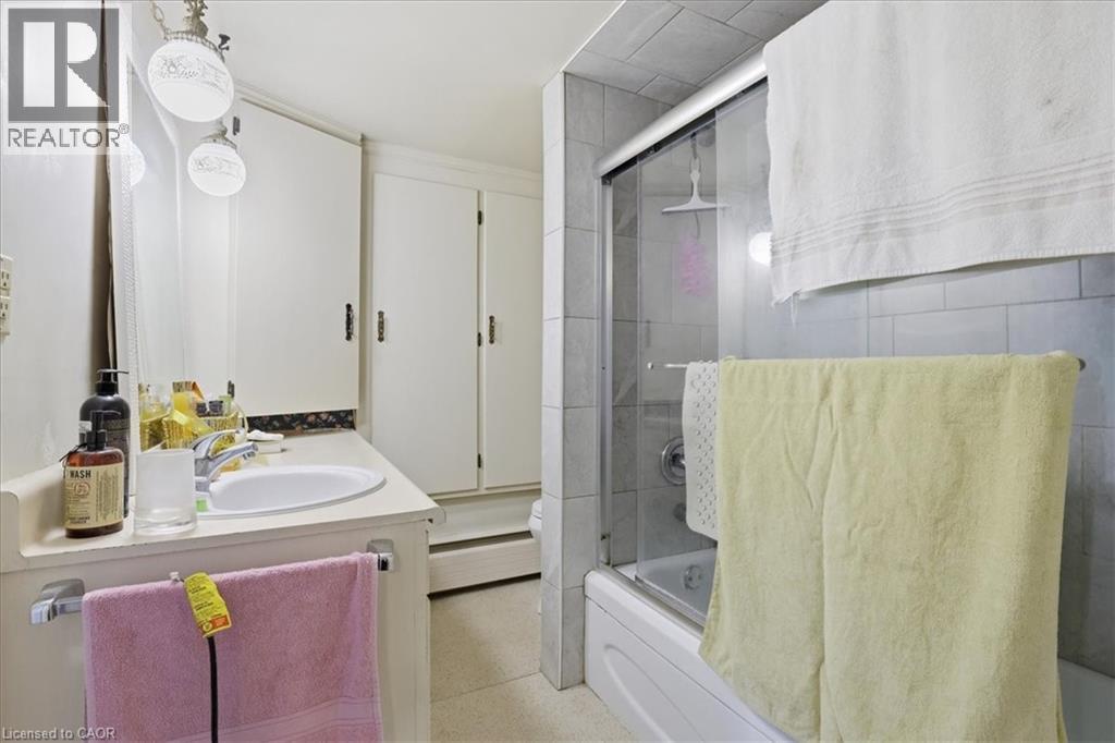 44 DUPONT Street, Waterloo, Ontario, N2J2G9 — Photo 6