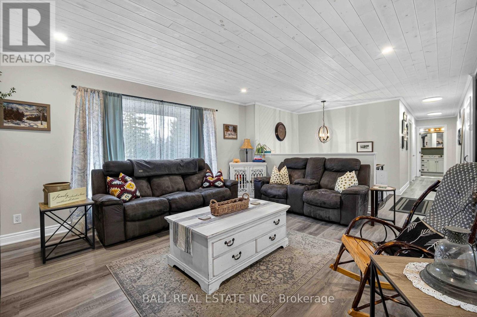 47 DENISON DRIVE - 12