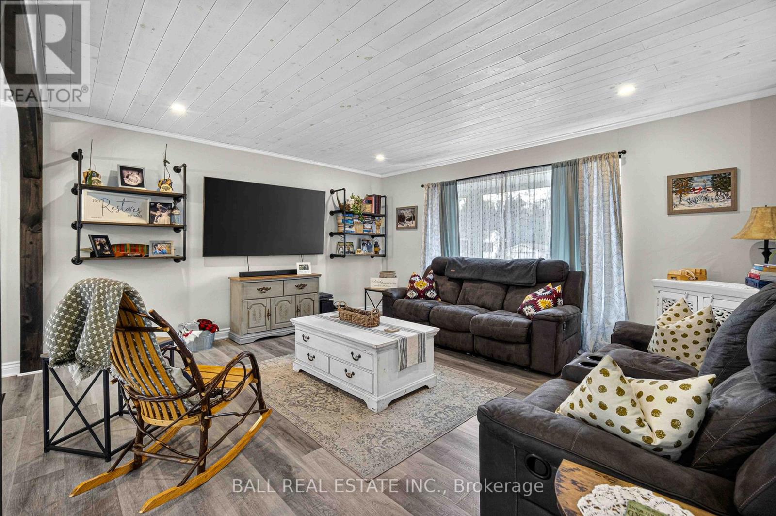 47 DENISON DRIVE - 13