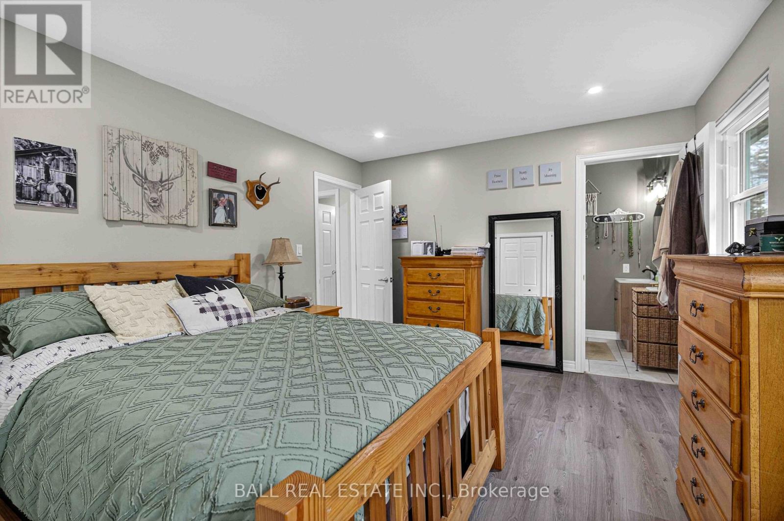 47 DENISON DRIVE - 18