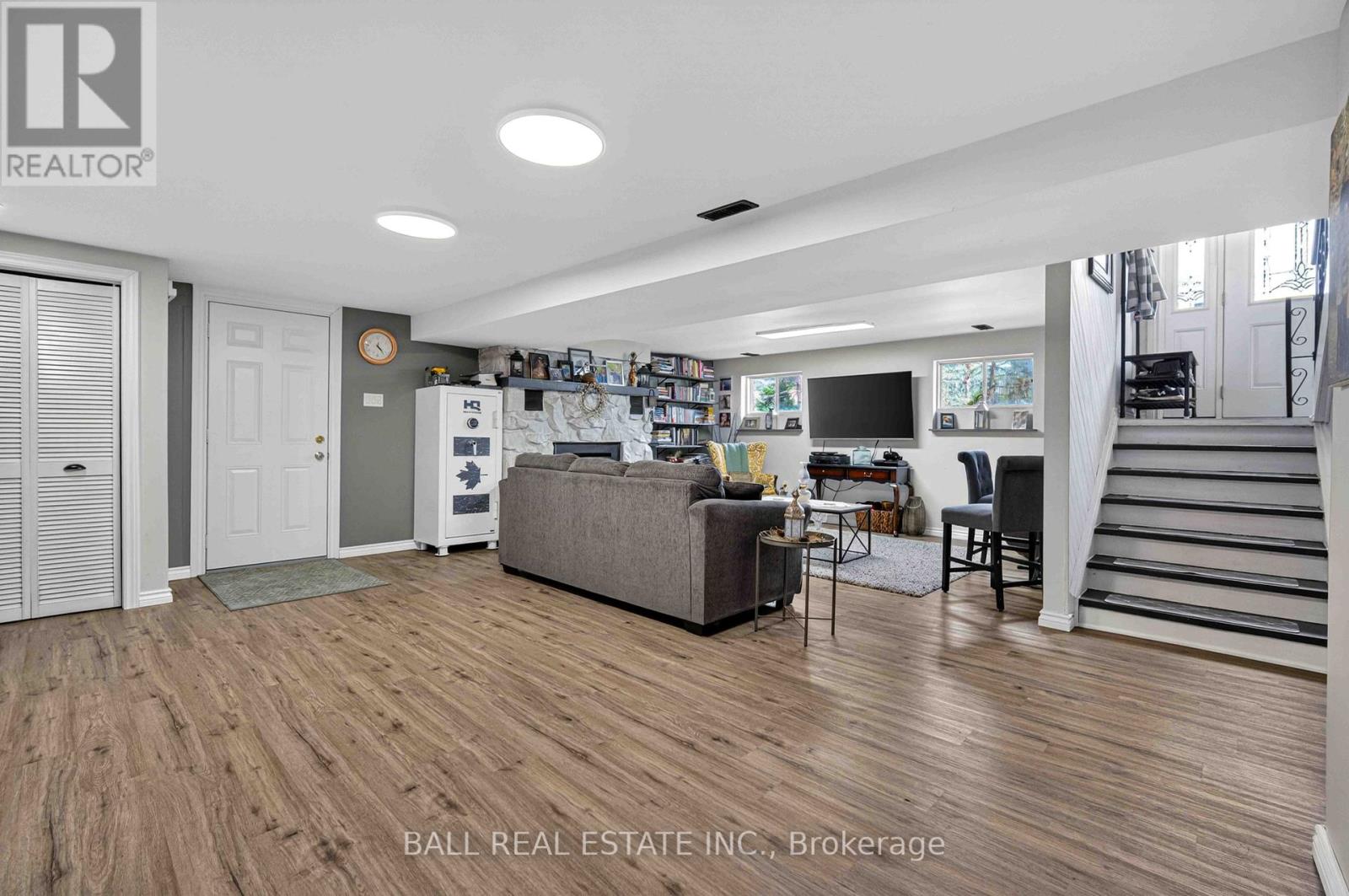 47 DENISON DRIVE - 23