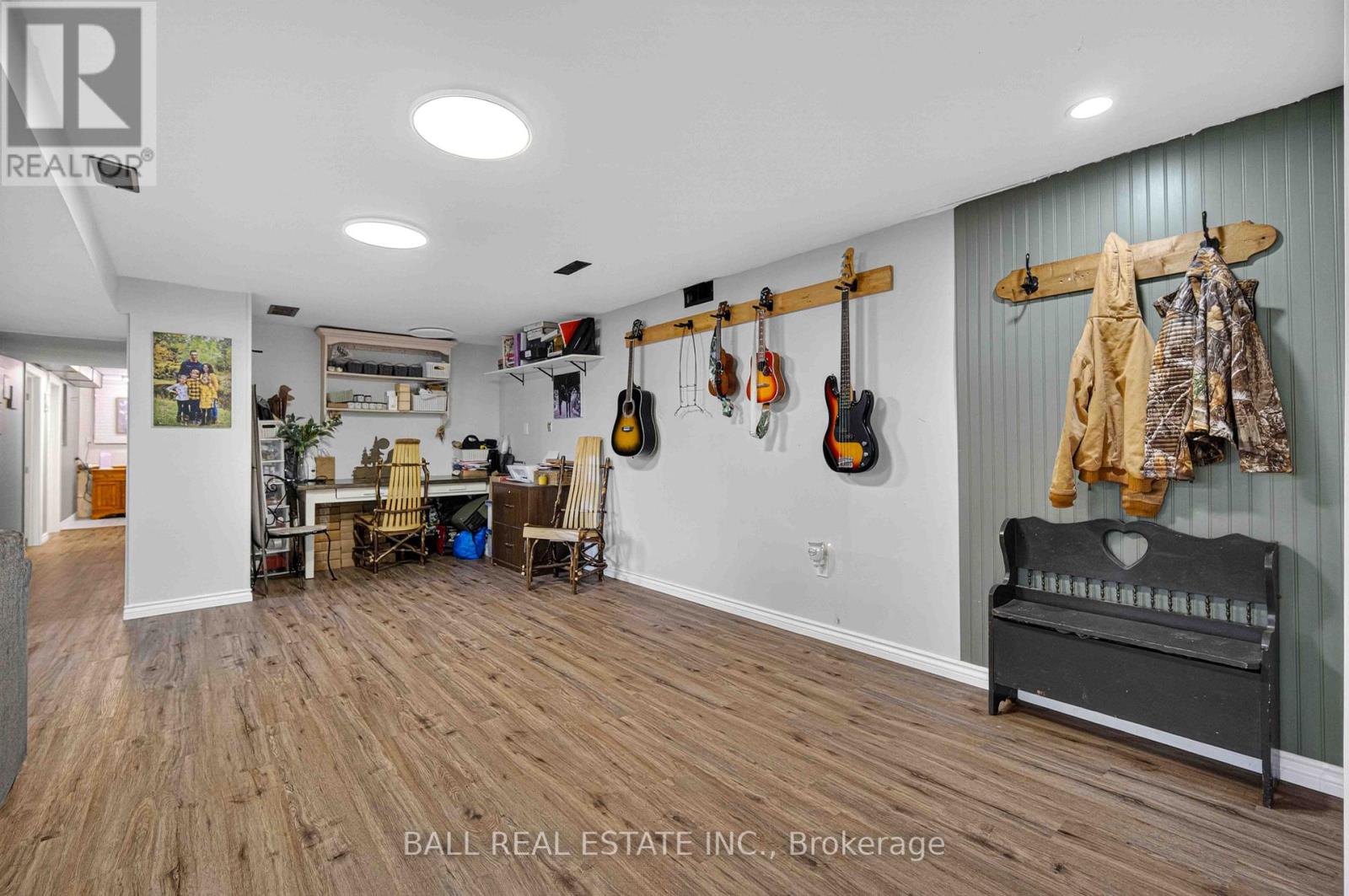 47 DENISON DRIVE - 26