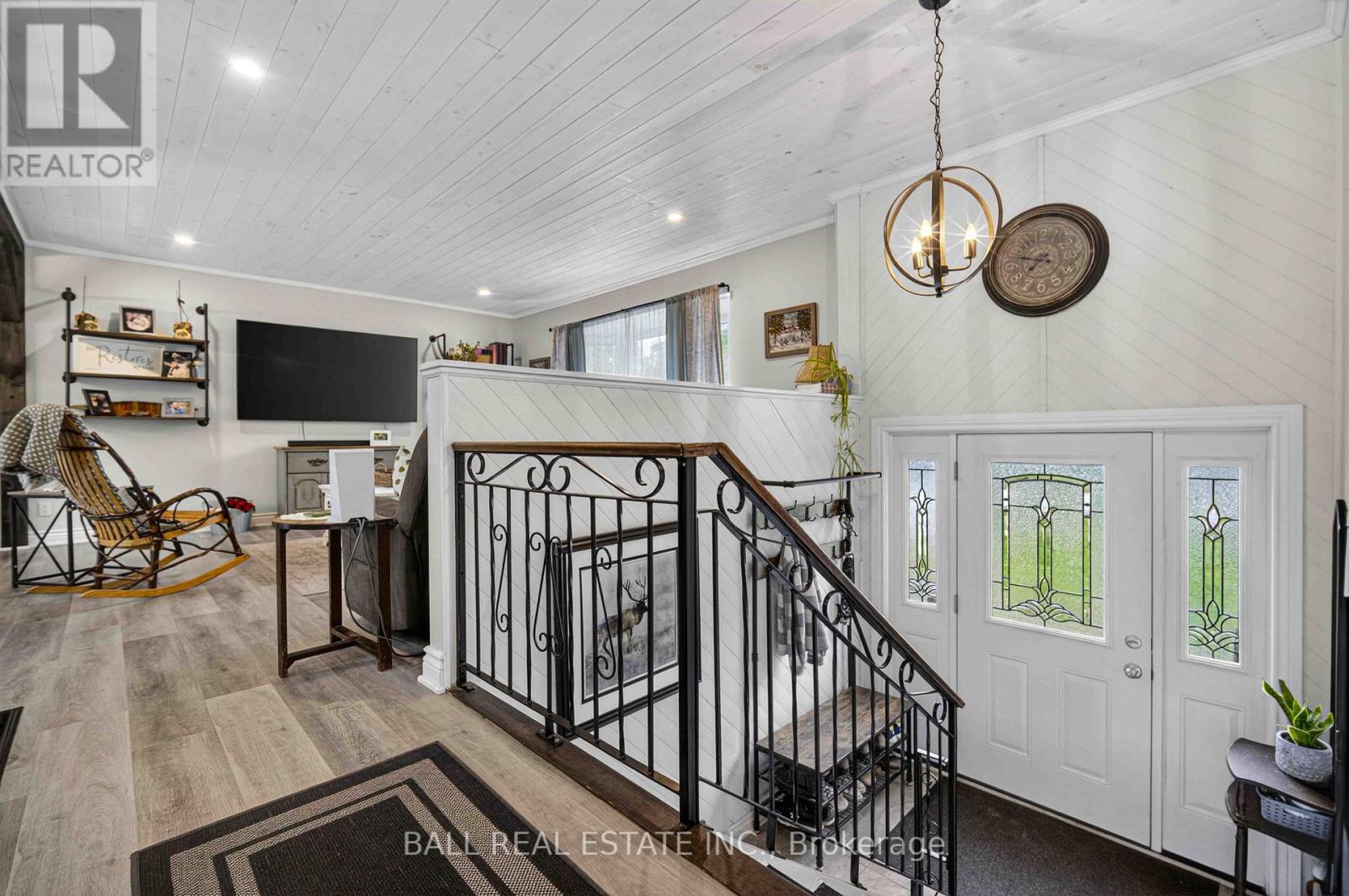 47 DENISON DRIVE - 6