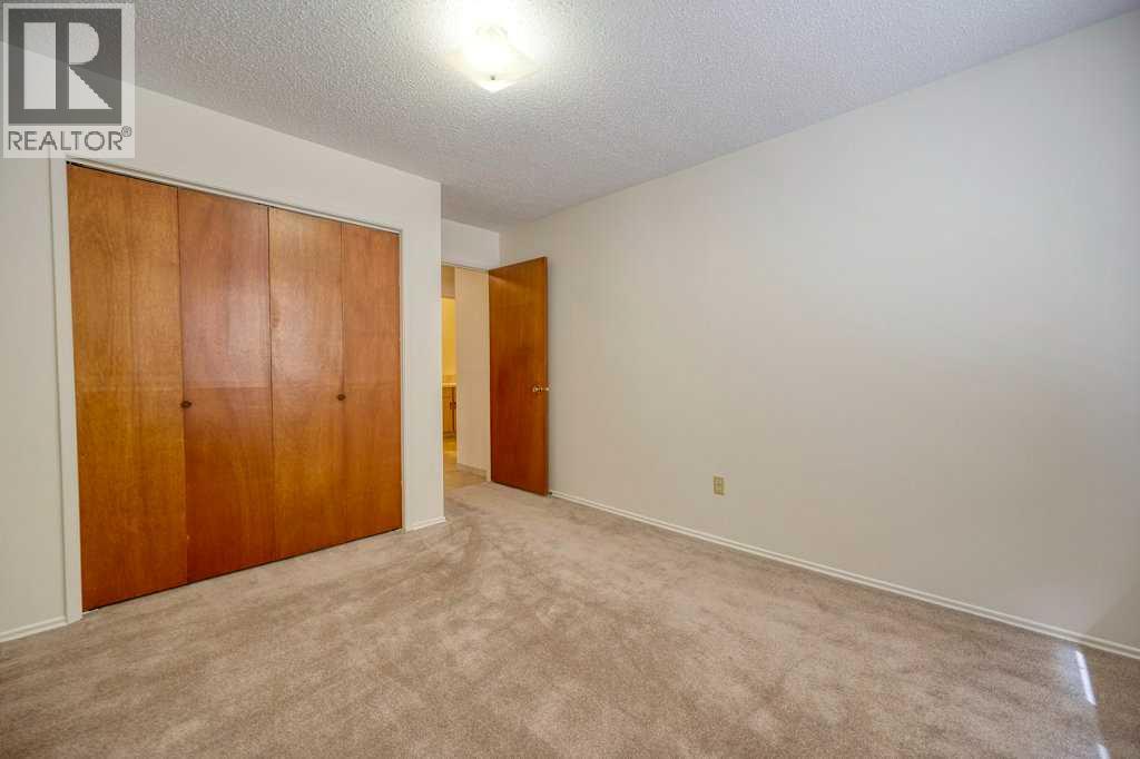 4323 75 Street NW - 24