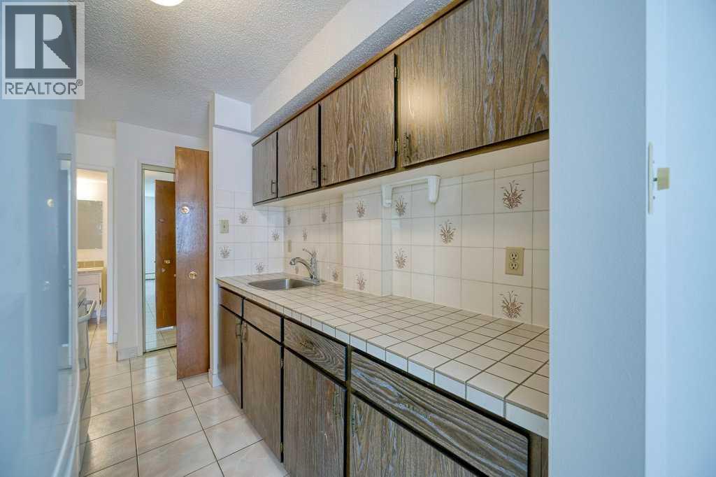 4323 75 Street NW - 9