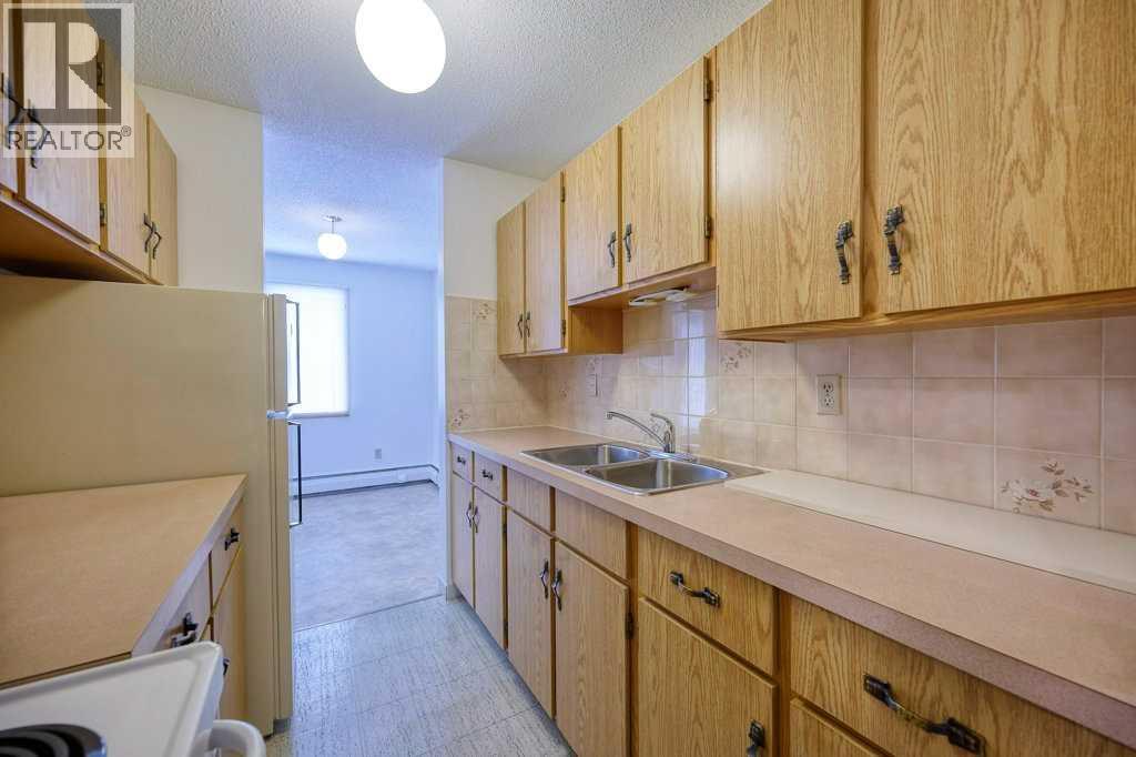 4323 75 Street NW - 21