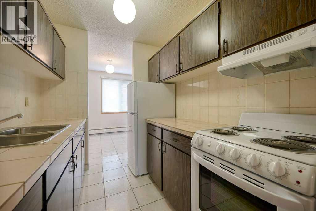 4323 75 Street NW - 28